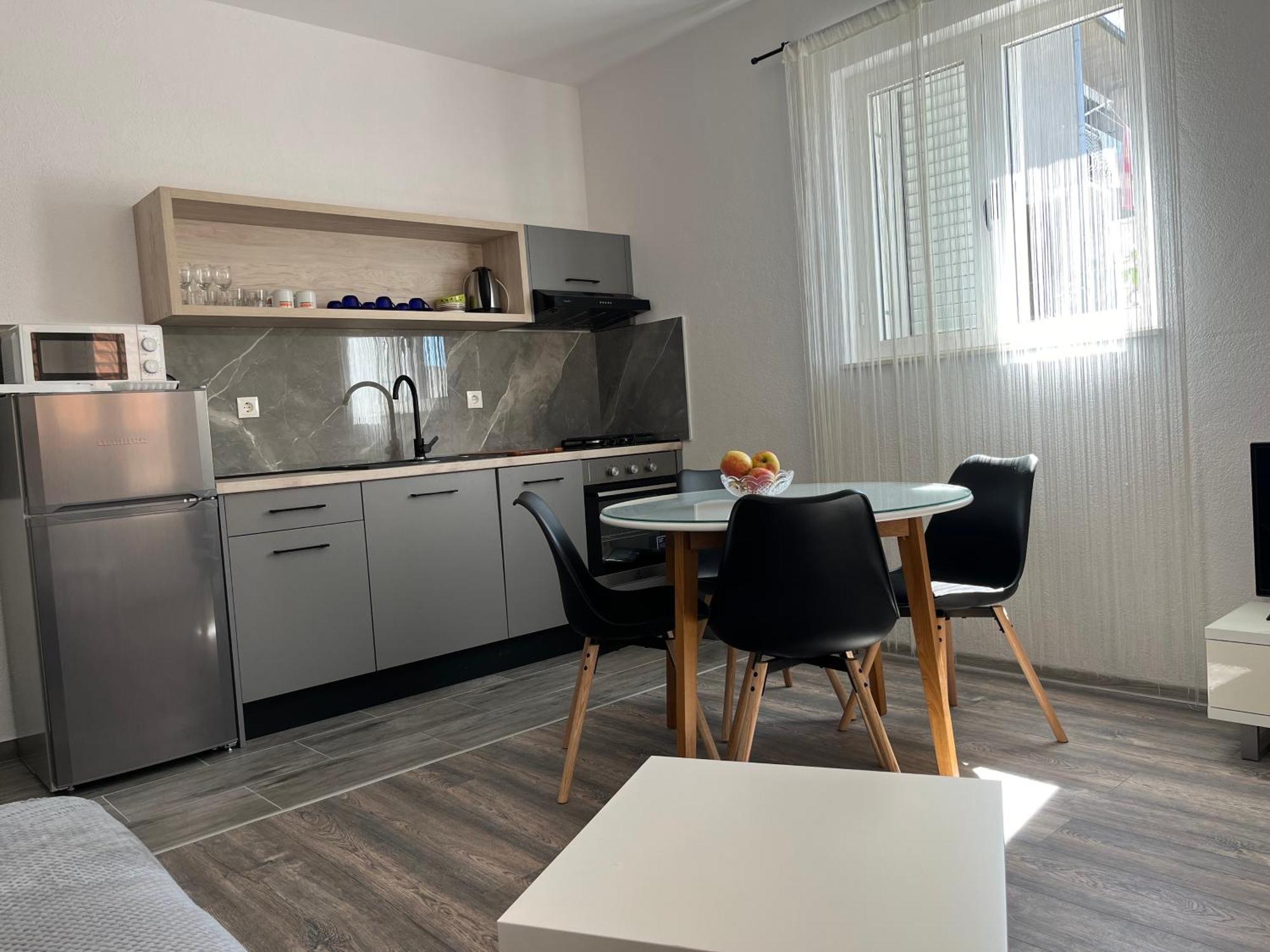 Apartment Makarska M&I, Free Private Parking Exterior photo