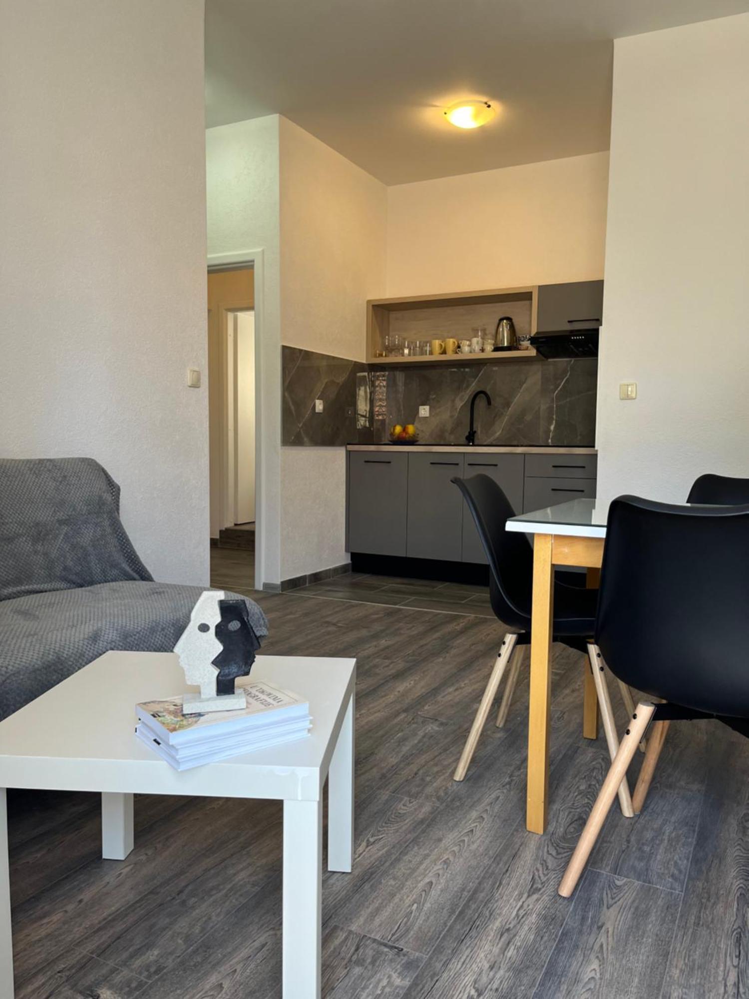 Apartment Makarska M&I, Free Private Parking Exterior photo