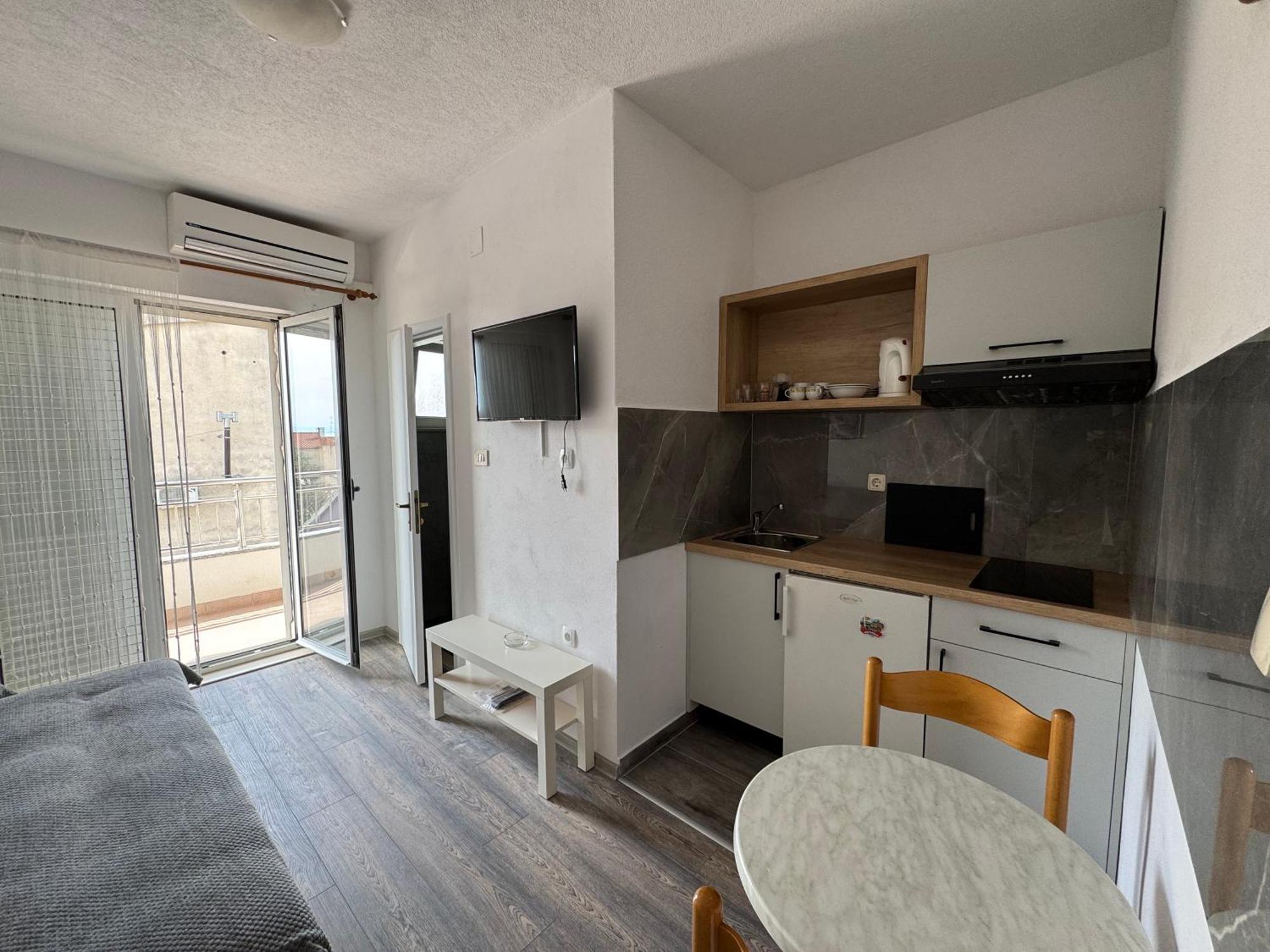 Apartment Makarska M&I, Free Private Parking Exterior photo